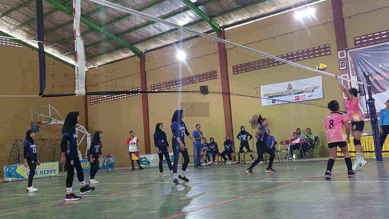 12 Klub Papan Atas U-12 se-Jawa Meriahkan Kemerdekaan Bumi Mataram Cup 2025 Sebanyak 12 tim bola voli putri papan atas se Jawa bertanding dalam Kejuaraan Bola Voli U 12 Piala Kemerdekaan Bumi Mataram Cup 2025 di Gedung Serba Guna SMK Negeri 1 Purworejo