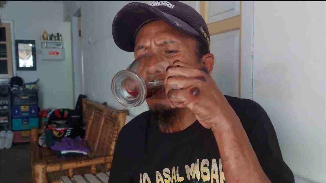 Slamet Warga Purworejo Jual Jamu Bahan Dasar Ular Kobra, Apa Kasiatnya ? Slamet Junaedi Meminum Jamu Darah Ular Kobra