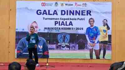 Wali Kota Kediri Gelar Piala Walikota Sepakbola Wanita, Berharap ada Liga Sepakbola Khusus Wanita Wali Kota Kediri Vinanda Prameswari Menghadiri Gala Diner Sepakbola Wanita Kota Kediri