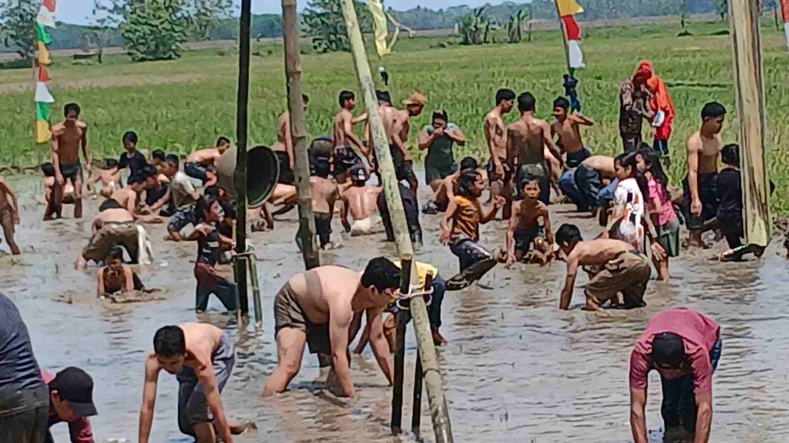 Warga Desa Besole, Purworejo, Kompak Meriahkan HUT RI ke-80 dengan Lomba Unik di Persawahan Warga Desa Besole Kecamatan Kayan Purworejo Menggelar Berbagai Lomba di Area Persawahan Peringati HUT RI 80