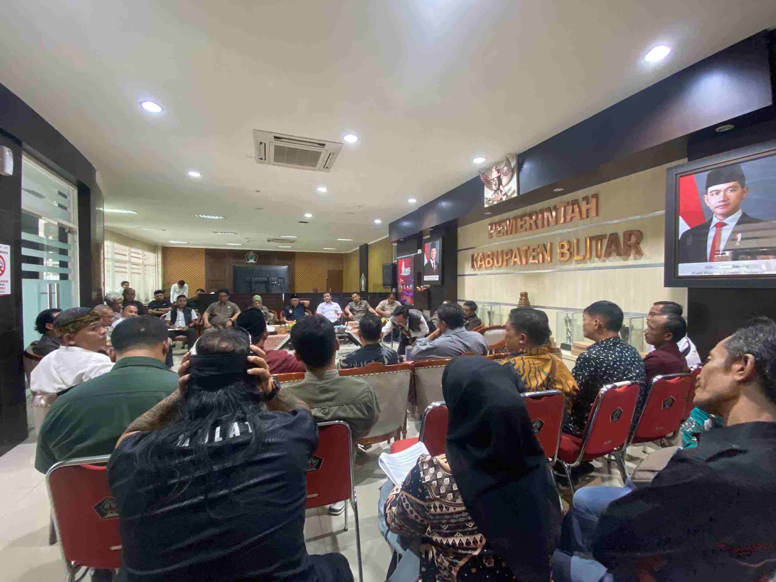 Konflik Perkebunan Sidorejo, Doko, Bupati Blitar akan Panggil Pihak PT Perkebunan Tjengkeh untuk Membawa Dokumennya Audiensi Warga Sidorejo Doko dengan Bupati Blitar dan Forkompimda Kabupaten Blitar