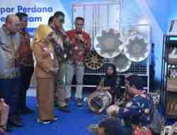 UMKM Kebumen Mampu Bersaing di Pasar Global, Bupati Lepas Ekspor Perdana Agrominafiber ke Amerika Serikat UMKM Kebumen Mampu Bersaing di Pasar Global, Bupati Lepas Ekspor Perdana Agrominafiber ke Amerika Serikat