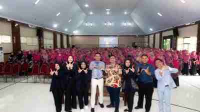 Ratusan Guru Di Kabupaten Blitar Antusias Ikuti Seminar Nasional "How To Be A Great Teacher" Ratusan Guru Di Kabupaten Blitar Antusias Ikuti Seminar Nasional “How To Be A Great Teacher”