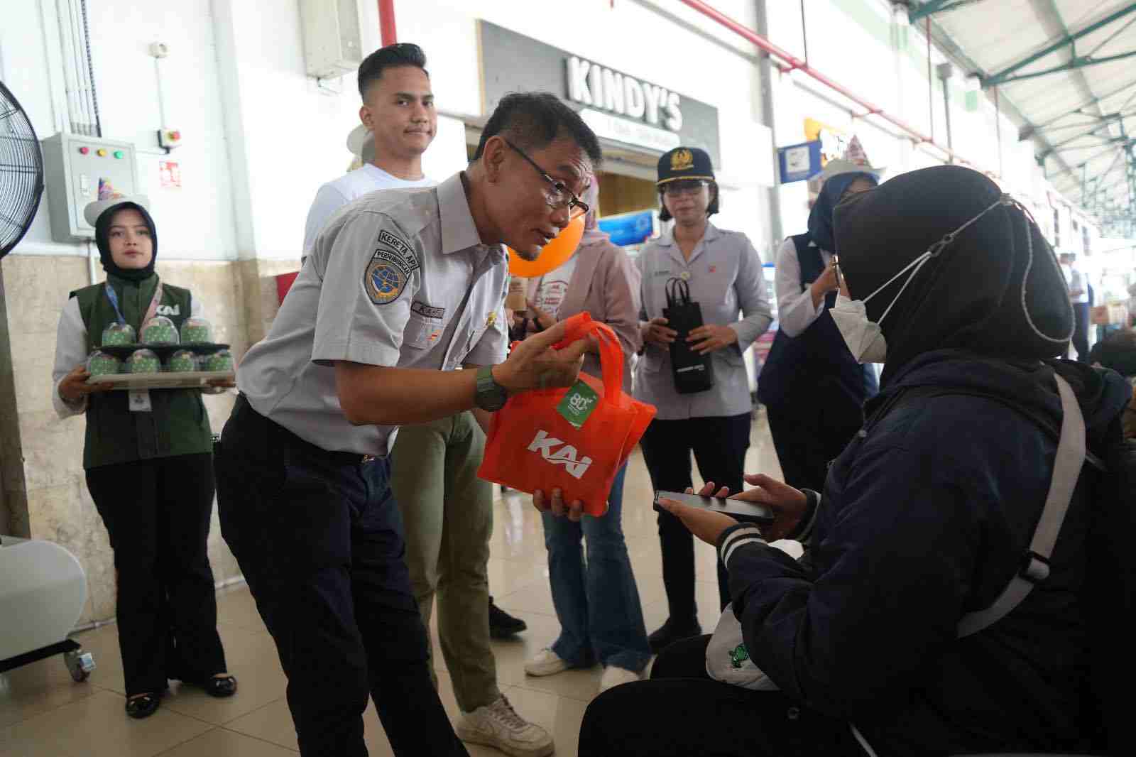 HUT ke-80 KAI, Daop 7 Madiun Usung Komitmen Spirit Melayani KAI dan Penumpang Kereta Api