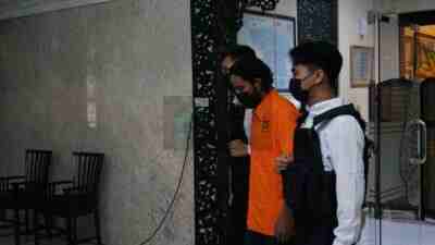 Kantor Imigrasi Blitar Tangkap WN Pakistan yang Viral karena Meminta Sumbangan tanpa Izin Kantor Imigrasi Blitar Tangkap WN Pakistan yang Viral karena Meminta Sumbangan tanpa Izin