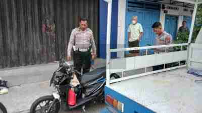 Terobos Lampu Merah, Truk di Kota Blitar Tabrak Pemotor hingga Tewas Motor Korban Kecelakaan