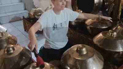 Musisi dari Belanda Belajar Gamelan di Sanggar Teater Lingkar Semarang Musisi dari Belanda Belajar Gamelan di Sanggar Teater Lingkar Semarang