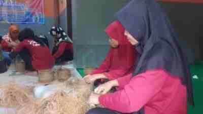 PKK Desa Kaliurip Kembangkan Kerajinan Sabut Kelapa, Dorong Ekonomi Kreatif Warga
