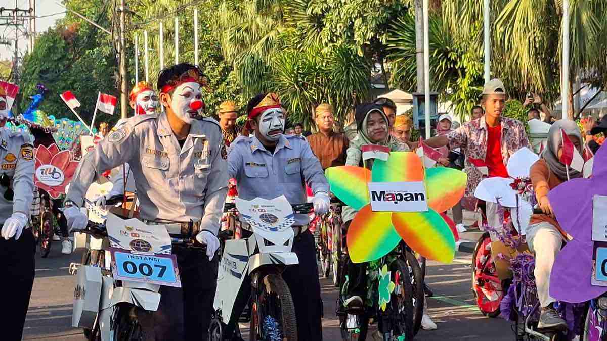 Tumbuhkan Semangat Kreativitas, Disbudparpora Kota Kediri Gelar Lomba Parade Sepeda Hias Peserta Parade Sepeda Hias Kota Kediri