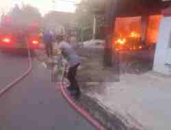 Kebakaran Bengkel Sepeda Motor di Blitar, Korban Alami Luka Bakar