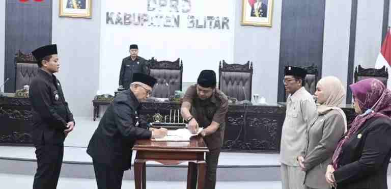 DPRD Kabupaten Blitar Gelar Paripurna Pengesahan KUA-PPAS 2025 Rapat Paripurna DPRD Kabupaten Blitar Mengesahan KUA PPAS 2025