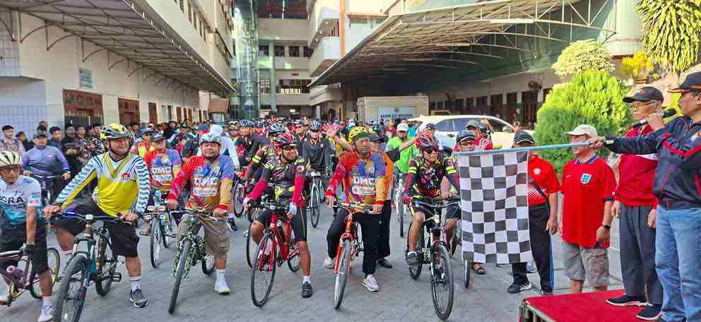 Semarakkan Haornas ke–42, Ratusan Pesepeda Ikuti Gowes Ponpes Wali Barokah Kediri Ratusan Pesepeda Ikuti Gowes Haornas Ponpes Wali Barokah Kota Kediri