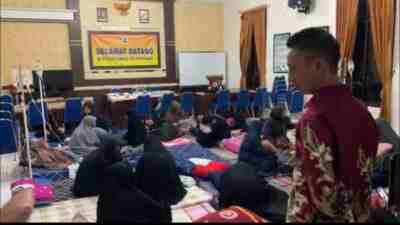 Ratusan Siswa Keracunan Diduga Konsumsi Soto MBG Ratusan siswa di Kecamatan Petanahan Kabupaten Kebumen Jawa Tengah Harus Mendapatkan Perawatan Medis Karena Keracunan Diduga Usai Menyantap Soto dari Makan Bergizi Gratis