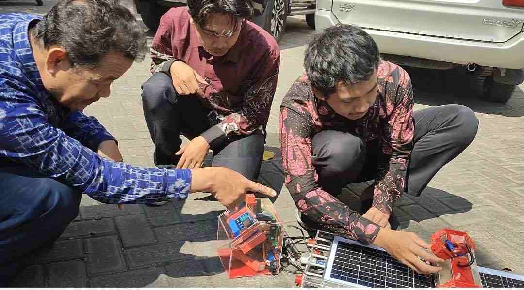 Kenalkan Inovasi Smart Solar, UNP Kediri Sebet Juara 3 Ajang Bergengsi Mahasiswa Antar Negara Asia Tim Hoky Hunter dari Fakultas Teknik dan Ilmu Komputer UNP Kediri