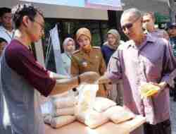 Gerakan Pangan Murah Serentak di Jawa Timur, Bulog Kediri dan Pemkot Kediri Turun  Layani Masyarakat