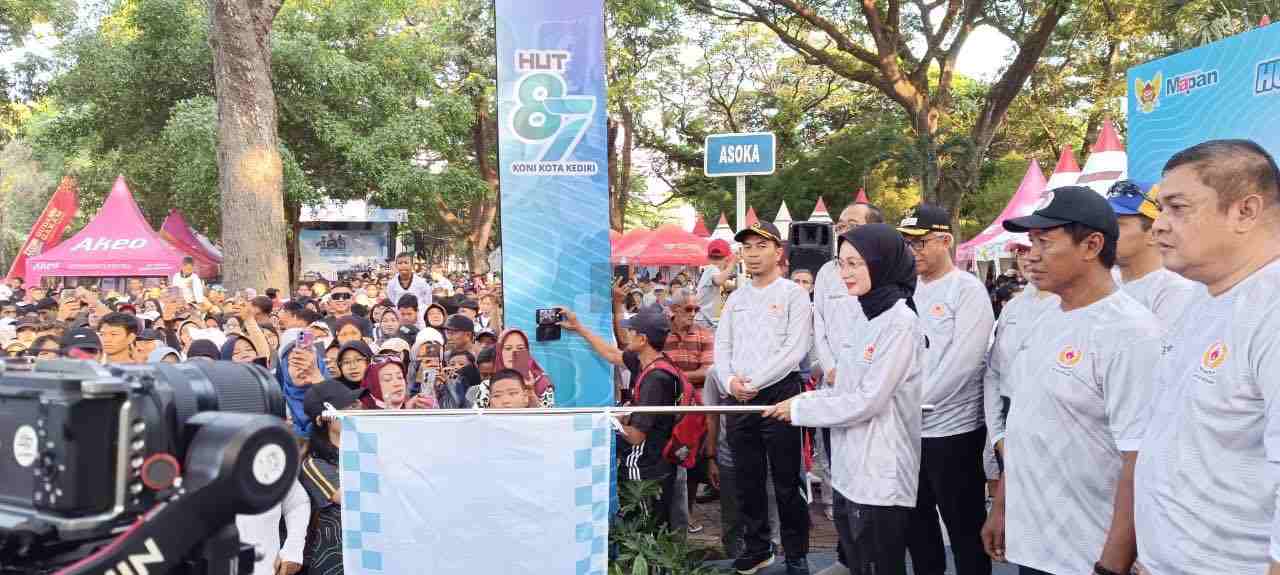 5 ribu Peserta dari Berbagai Daerah Ikut Jalan Sehat HUT KONI Kota Kediri ke-87 5 Ribu Orang Ikuti Jalan Sehat HUT KONI Kota Kediri