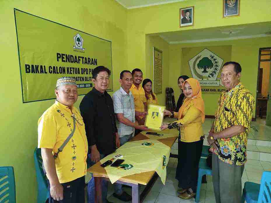 Ada Satu Pendaftar Calon Ketua DPD Golkar Kabupaten Blitar, Musda Digelar Besok Anik Wahyunungsih Mendaftarkan Diri Sebagai Calon Ketua DPD Partai Golkar Kabupaten Blitar ke Panitia Musda Partai Golkar Kabupaten Blitar Selasa 28102025