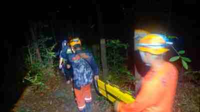 BPBD Kota Kediri Evakuasi 3 Pendaki Pelajar yang Tersehat di Gunung Klotok Kediri Istimewa
