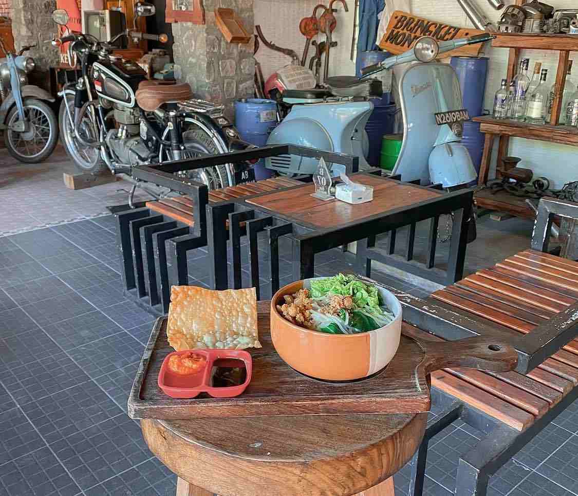 5 Rekomendasi Tempat Nongkrong Cozy di Kabupaten Blitar yang Wajib Dikunjungi Bromfiets Cafe
