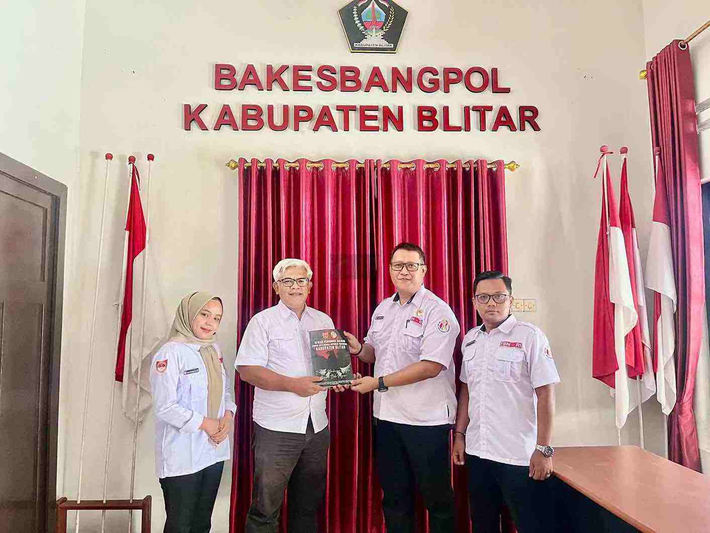 DPD FBN-RI Kabupaten Blitar Siap Mengawal Nasionalisme dan Bonus Demografi dari Berbagai Ancaman DPD FBN RI Kabupaten Blitar saat Berkunjung ke Kesbangpol Kabupaten Blitar