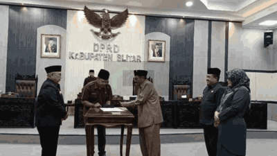 DPRD dan Pemkab Blitar Tandatangani Nota Kesepakatan KUA-PPAS 2026 DPRD Kabupaten Blitar bersama Pemerintah Kabupaten Blitar resmi menandatangani Nota Kesepakatan Kebijakan Umum Anggaran dan Prioritas Plafon Anggaran Sementara KUA PPAS Tahun Anggaran 2026