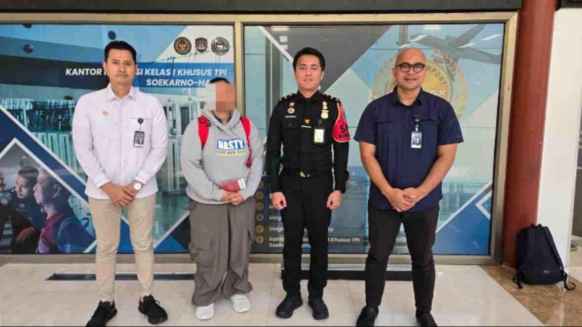 Langgar Izin Tinggal, Warga Malaysia Dipulangkan Paksa Kantor Imigrasi Kelas II Blitar Mendeportasi Pria Berinisial NHH 37 Warga Negara Malaysia karena Melanggar Izin Tinggal di Indonesia