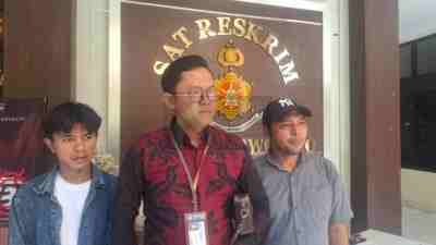 Geruduk Polres Purworejo, Warga Desa Sawangan Desak Polres Tahan Tersangka Pengancaman Kuasa hukum korban Tukiman warga Desa Sawangan Kecamatan Pituruh Purworejo Ady Putra Cesario