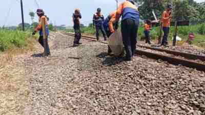Hindari Kecelakaan, Daop 7 Madiun Tutup 10 Perlintasan Kereta Api PT KAI Daop 7 Madiun Tutup Perlintasan Kereta Api tidak Berizin