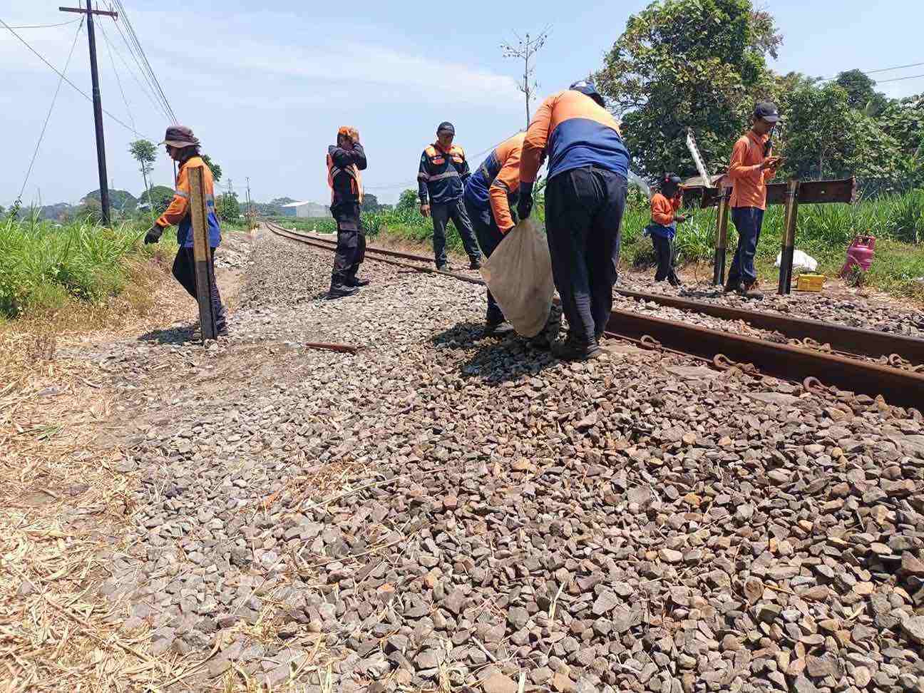 Hindari Kecelakaan, Daop 7 Madiun Tutup 10 Perlintasan Kereta Api PT KAI Daop 7 Madiun Tutup Perlintasan Kereta Api tidak Berizin