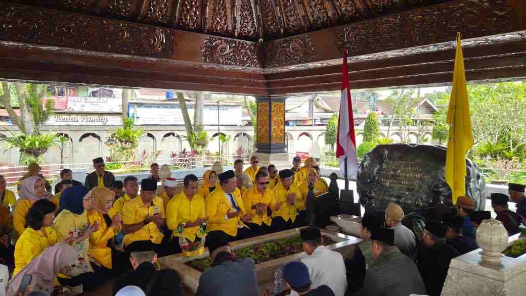 HUT Golkar ke-61, Siapa Ketua DPD Golkar Kabupaten Blitar Berikutnya ? Pengurus DPD Partai Golkar Kabupaten Blitar Ziarah Makam Bung Karno