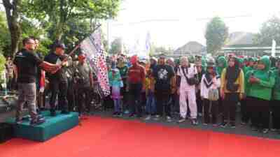 Meriah, Ribuan Warga Ikuti Jalan Sehat dan Senam Bersama Warnai Puncak HUT ke-80 TNI dan ke-75 Kodam IV/Diponegoro di Purworejo Meriah, Ribuan Warga Ikuti Jalan Sehat dan Senam Bersama Warnai Puncak HUT ke-80 TNI dan ke-75 Kodam IV/Diponegoro di Purworejo