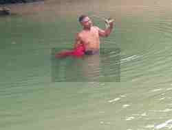 Mandi di Sungai dekat Pantai Pangi, Bakung, Kakek 64 Tahun Meninggal Tenggelam Mandi di Sungai dekat Pantai Pangi, Bakung, Kakek 64 Tahun Meninggal Tenggelam