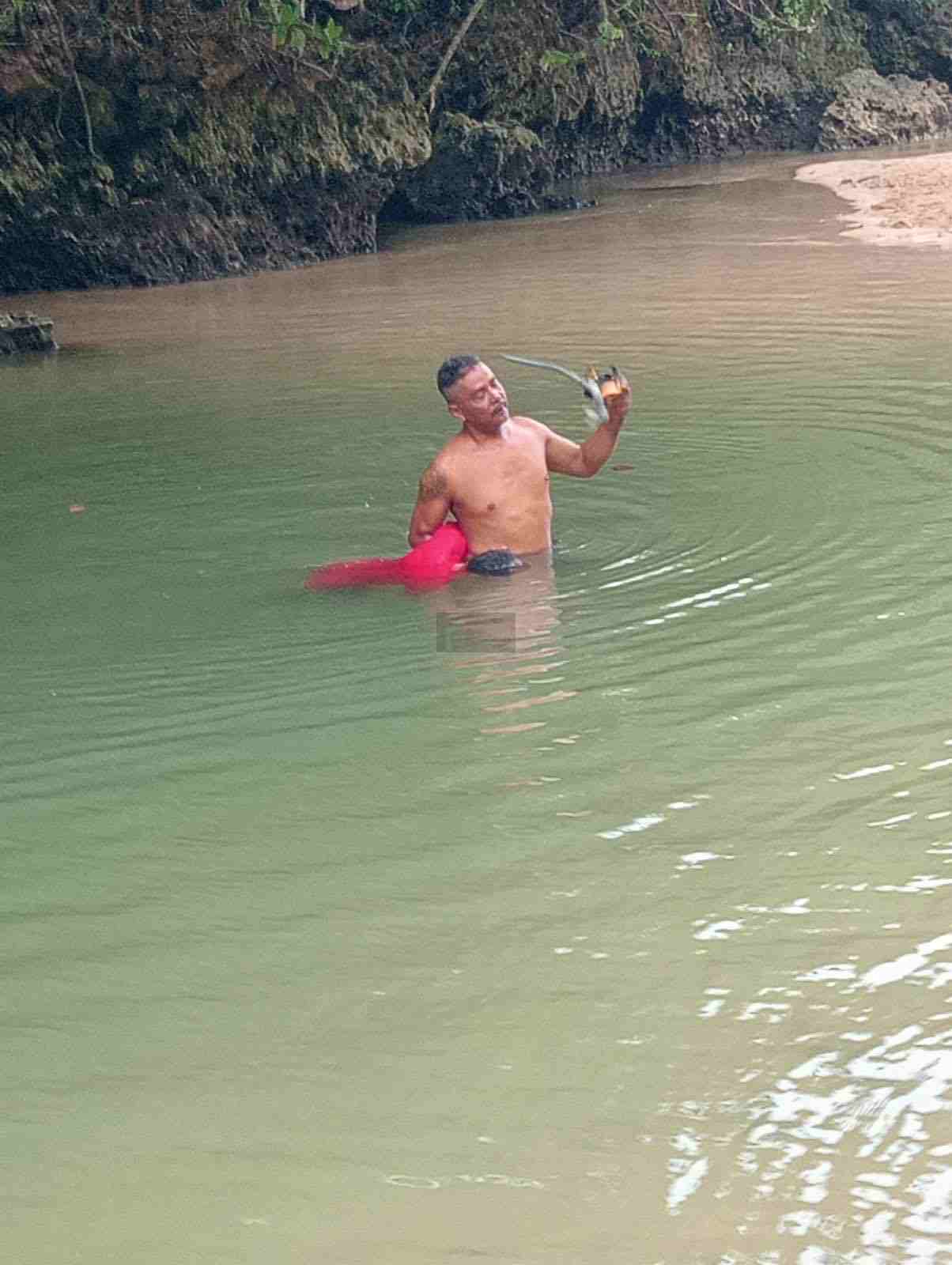 Mandi di Sungai dekat Pantai Pangi, Bakung, Kakek 64 Tahun Meninggal Tenggelam Seorang Warga Desa Tumpakkepuh Mengevakuasi Kakek 64 Tahun yang Tenggelam di Sungai Dekat Pantai Pangi Desa Tumpakkepuh Kecamatan Bakung Blitar