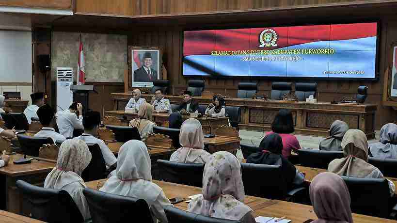 Serunya Siswa SMAN 1 Purworejo Belajar Keparlemenan di Gedung DPRD Siswa SMAN 1 Purworejo Belajar Keparlemenan di DPRD Kabupaten Purworejo