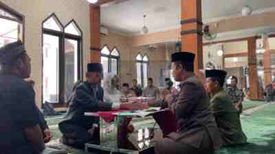 Suasana Haru, Tahanan Narkoba Menikah di Masjid Polres Blitar Tahanan Narkoba Polres Blitar Menikah di Masjid Polres Blitar