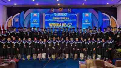 UNP Kediri Wisuda 1.406 Mahasiswanya, Rektor : Energi Baru Penggerak Indonesia Maju Wisuda Mahasiswa UNP Kediri