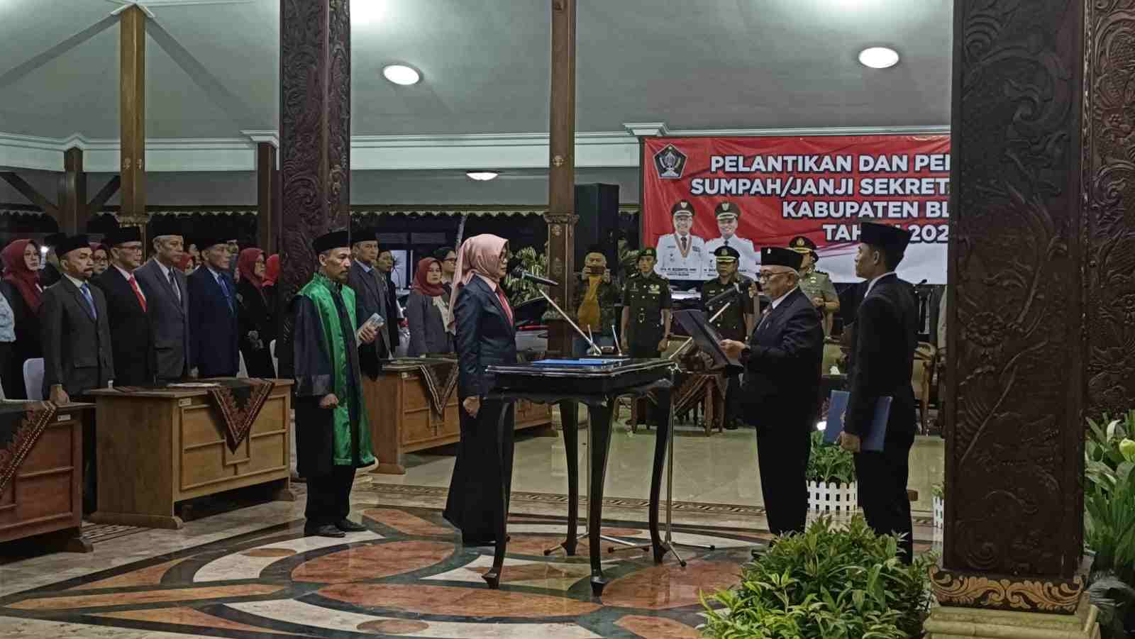 Bupati Blitar Lantik Khusna Lindarti Jadi Sekda Definitif motion photo 1927306408219515287