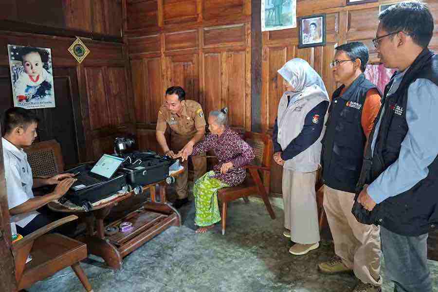 Ada Temuan Data Ganda di Bakung, Bawaslu Blitar Awasi Coktas dan Rekam Biometrik Bawaslu Kabupaten Blitar dan KPU Kabupaten Blitar Coktas