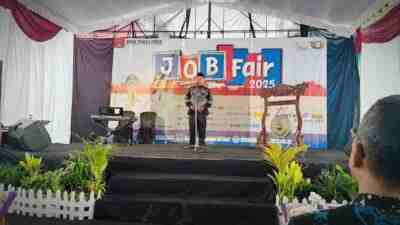 Bupati Blitar Rijanto Membuka Job Fair Kabupaten Blitar 2025
