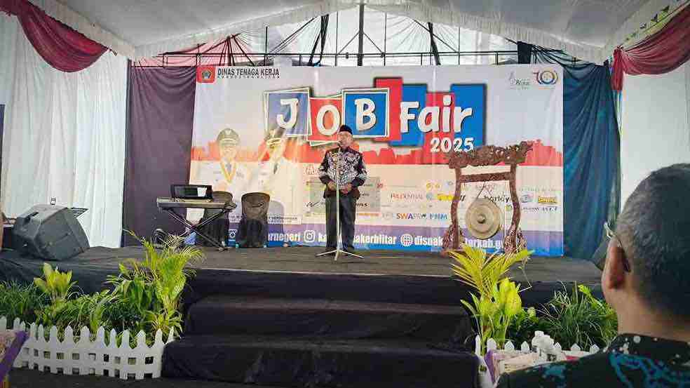 Job Fair Kabupaten Blitar 2025, Pertemuan Pencari Kerja dan Lowongan Kerja Bupati Blitar Rijanto Membuka Job Fair Kabupaten Blitar 2025