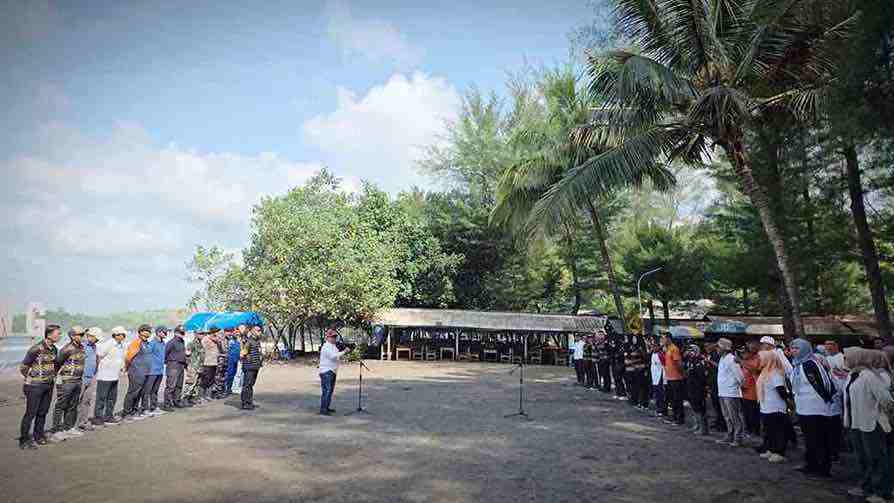 Bupati Blitar Rijanto Pantai Serang