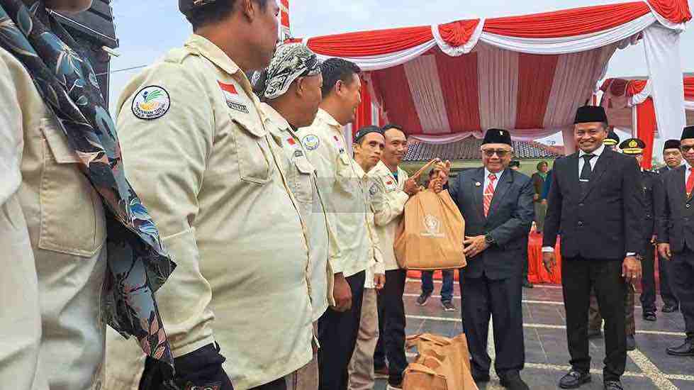 Bupati Blitar Rijanto dan Wakil Bupati Blitar Beky Herdihansah