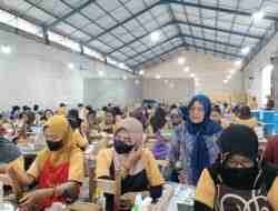 Pemprov Jatim Pantau Penyaluran BLT DBHCHT di Kabupaten Blitar, Karyawan Terima Dana Tepat Waktu