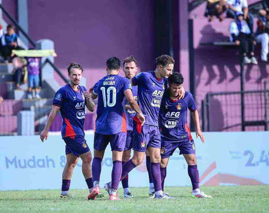 Jose Enrique dan Ezra Walian Striker Persik Kediri