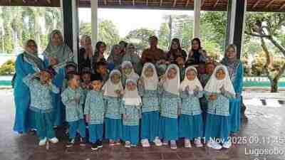 KB Munawaroh Purworejo Usai Ziarah di di Makam Pahlawan Projo Handoko Loyo Purworejo