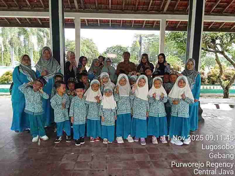 KB Munawaroh Purworejo Usai Ziarah di di Makam Pahlawan Projo Handoko Loyo Purworejo