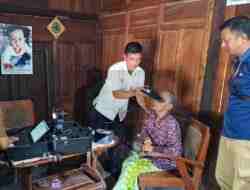 KPU dan Dispendukcapil Kabupaten Blitar Validasi Data Ganda Lewat Coktas di Desa Tumpakkepuh