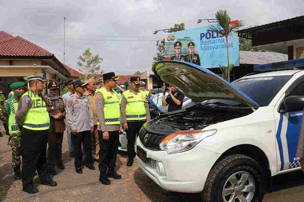 Kapolres Kebumen AKBP Rachmad C. Yusuf Memeriksa Armada Persiapan Operasi Patuh Candi 2026