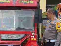 Polres Blitar Kota Tertibkan Empat Kereta Kelinci (Adong-odong) yang Beroperasi di Jalan Umum