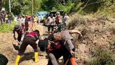 Longsor di Jalur Batu Malang Longsor di Kampung Sumantoro Dusun Sekar Desa Sidodadi Kecamatan Ngantang